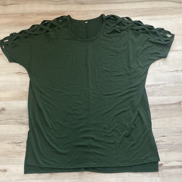 NWOT Adorable Womens XL Cut Out Sleeves Hunter Green Top. - Picture 8 of 11